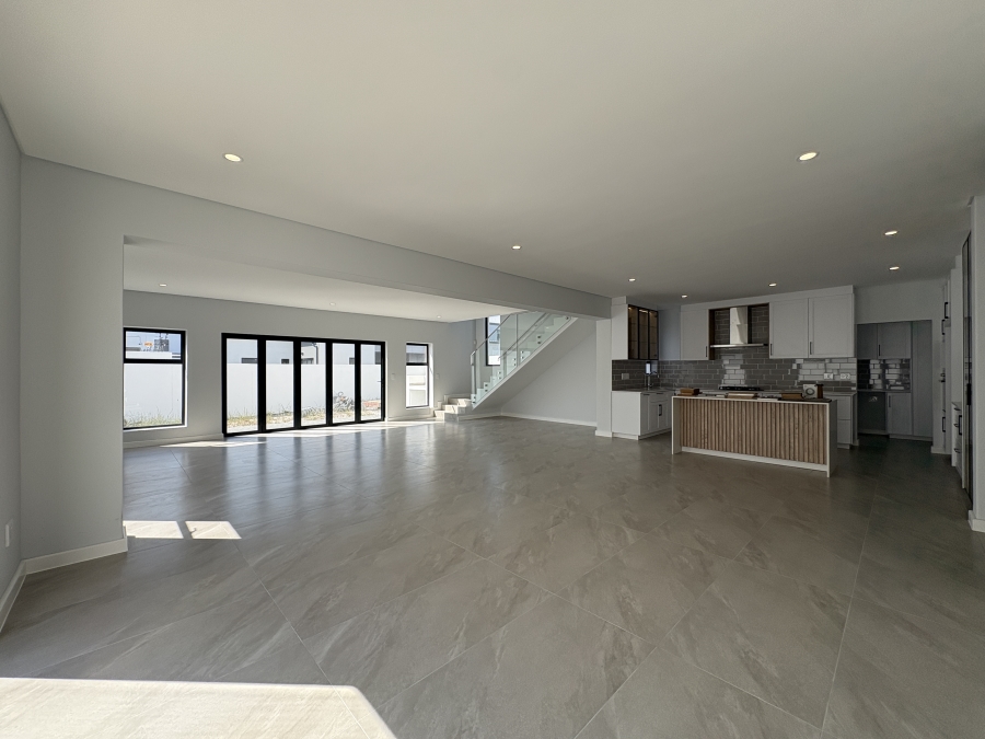 5 Bedroom Property for Sale in Sandown Western Cape